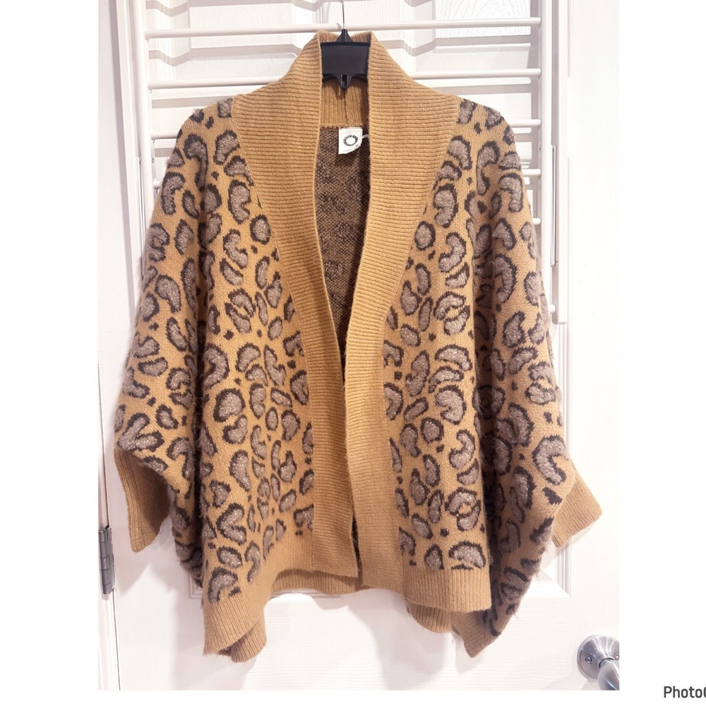 Anthropologie Akemi + Kin Brown Leopard Sweater Cardigan Wrap Batwing OS Cozy